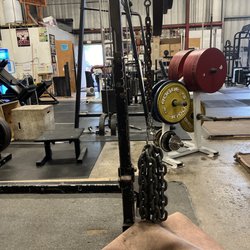Mana Barbell - Powerlifting...kilos, chains, power!!!! MANA!!!!