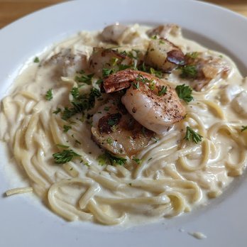 The Highliner Restaurant - Creamy seafood linguine - Seafood Near Me - Seward, Alaska The Highliner Restaurant - Creamy seafood linguine - Seafood Near Me - Seward, Alaska