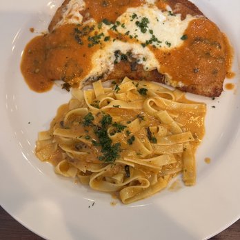 Amaretto Ristorante - Chicken Pollo Parmigiana - Italian Near Me - Tampa, Florida Amaretto Ristorante - Chicken Pollo Parmigiana - Italian Near Me - Tampa, Florida