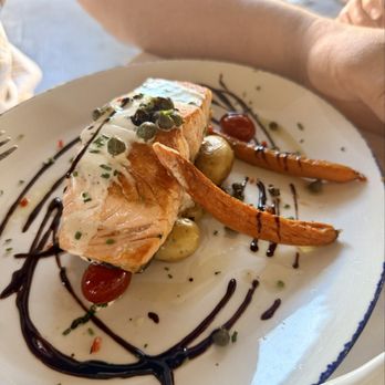Acqua Di Mare - Salmón - Mediterranean Near Me - Chandler, Arizona