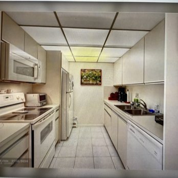 Half Price Kitchen - BEFORE - Cabinetry Near Me - Fort Lauderdale, Florida Half Price Kitchen - BEFORE - Cabinetry Near Me - Fort Lauderdale, Florida
