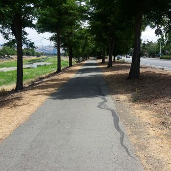 Alameda Creek Trail - Paseo Padre paved side - Hiking Near Me - Fremont, California Alameda Creek Trail - Paseo Padre paved side - Hiking Near Me - Fremont, California