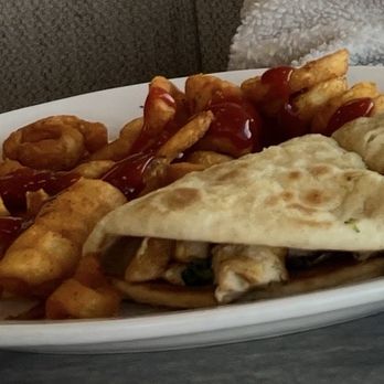 Samantha's Restaurant - Chicken broccoli flatbread with curly fries - Diners Near Me - North Canton, Ohio Samantha's Restaurant - Chicken broccoli flatbread with curly fries - Diners Near Me - North Canton, Ohio