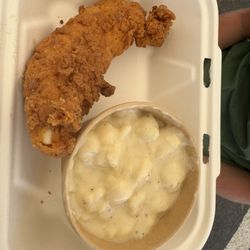 Chef's Custom Cuisine - Original chicken tender with white cheddar Mac n cheese