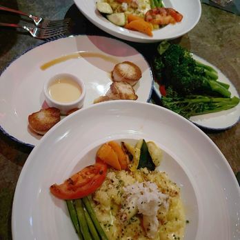 Blackfish - Dungeness Crab Mac n' Cheese, Jumbo Scallops & Broccolini - Seafood Near Me - Tulalip, Washington