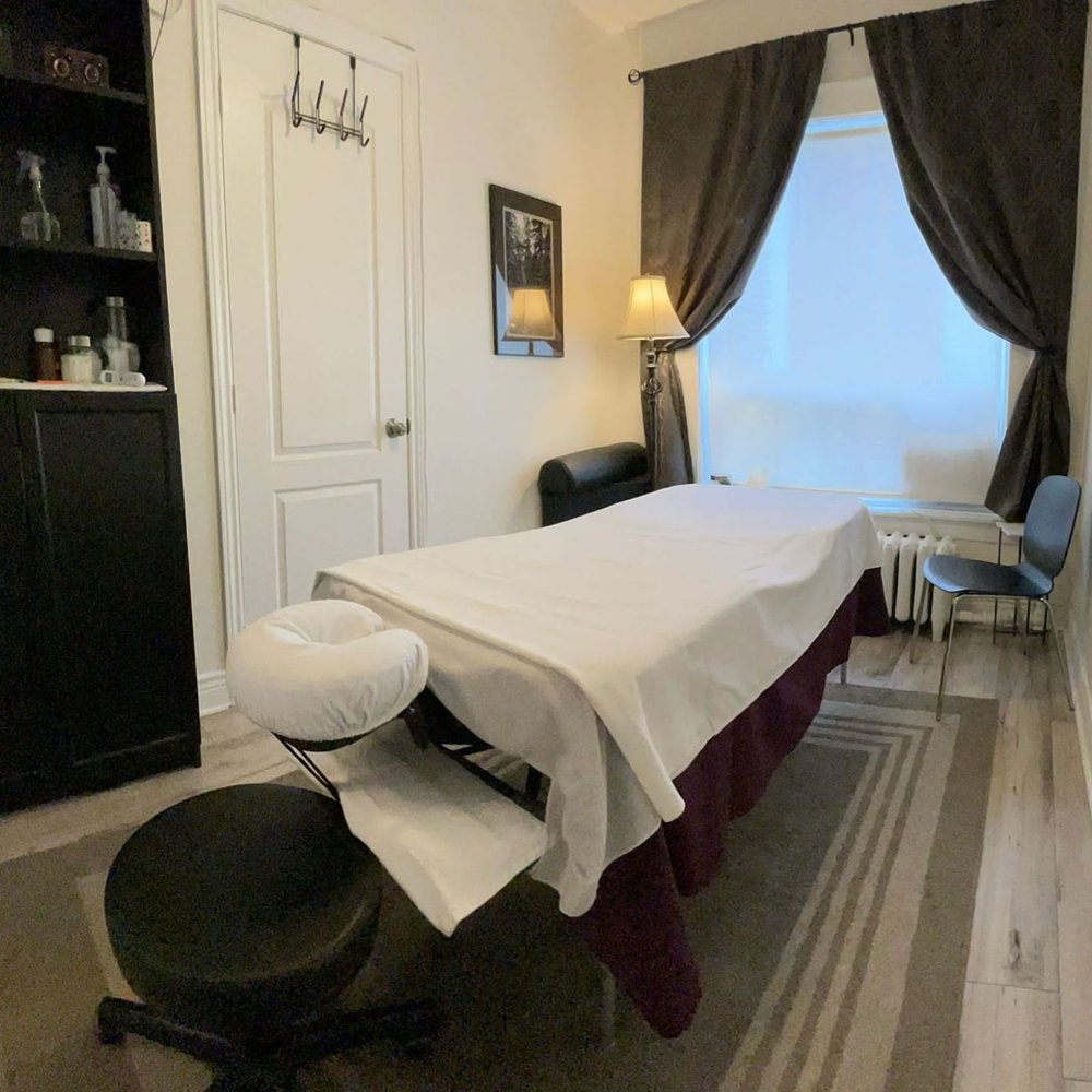 John Leung, RMT - Comfortable, massage table in beautiful relaxing setting with soothing, soft, music for clients to relax while receiving the best massage. - Acupuncture Near Me - Toronto, Ontario John Leung, RMT - Comfortable, massage table in beautiful relaxing setting with soothing, soft, music for clients to relax while receiving the best massage. - Acupuncture Near Me - Toronto, Ontario