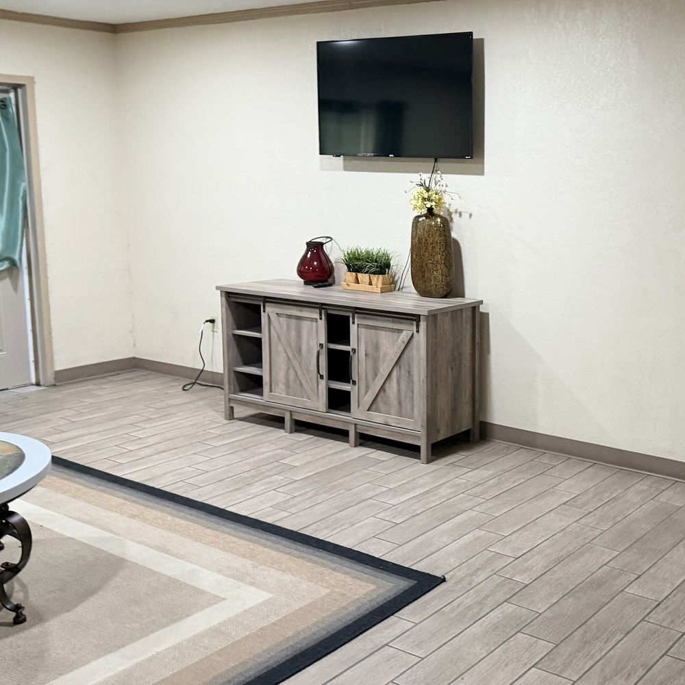 Rancho Santa Fe Complex - Tv - Vacation Rentals Near Me - Dodge City, Kansas Rancho Santa Fe Complex - Tv - Vacation Rentals Near Me - Dodge City, Kansas