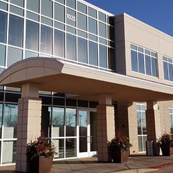 Derick Dermatology - Lindenhurst - Entrance to the building