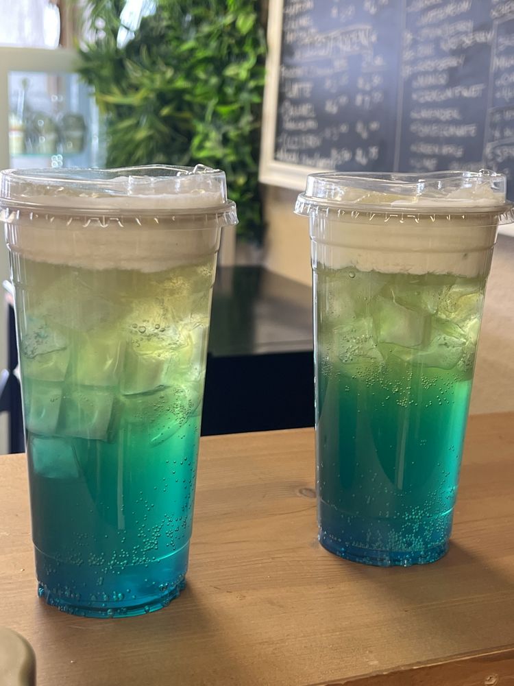 Dulce Espresso & Bakery Logo