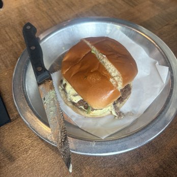 Delwood - burger - Gastropubs Near Me - Cincinnati, Ohio