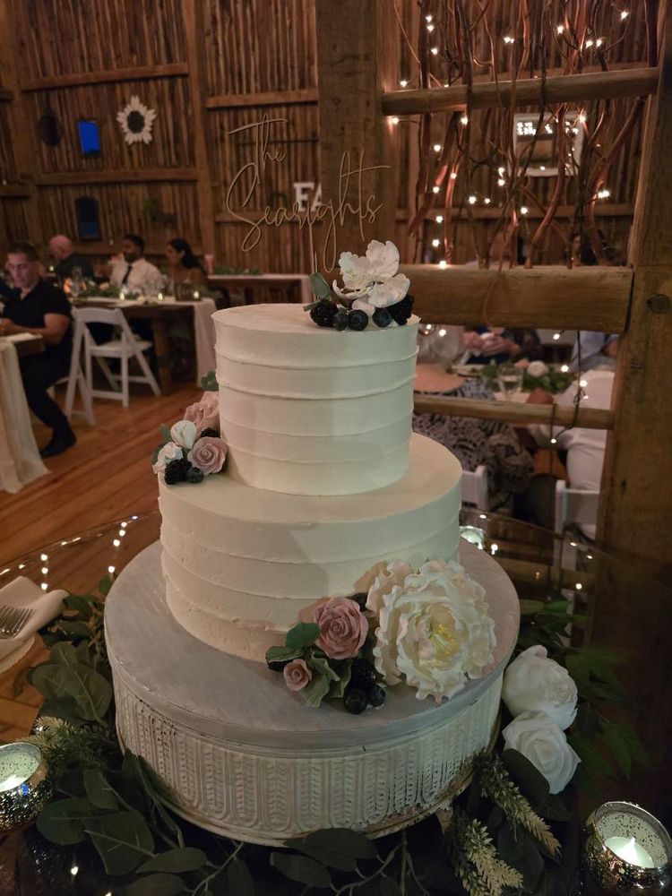 Custom Cakes by Adele Logo