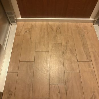 Fairfield - Dirty elevator. - Hotels Near Me - Tampa, Florida