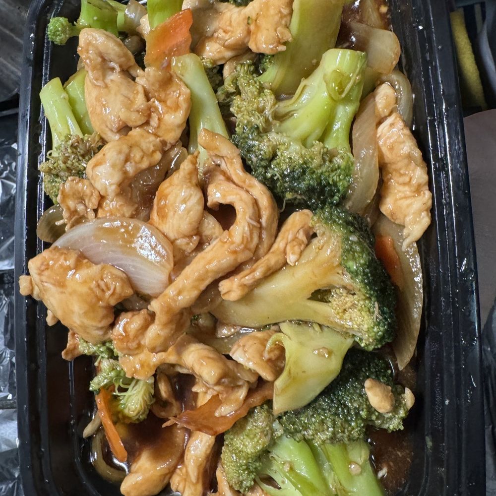 Moy Goy Inn - Chicken W.broccoil - Chinese Near Me - La Grange, Illinois Moy Goy Inn - Chicken W.broccoil - Chinese Near Me - La Grange, Illinois