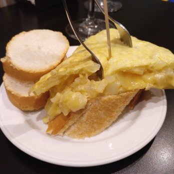 Oliyos - Pincho de tortilla - Basque Near Me - Donostia / San Sebastián, SS