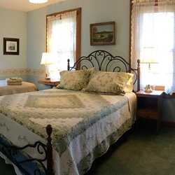 The Inn on Lake Champlain - The Whispering Cedars