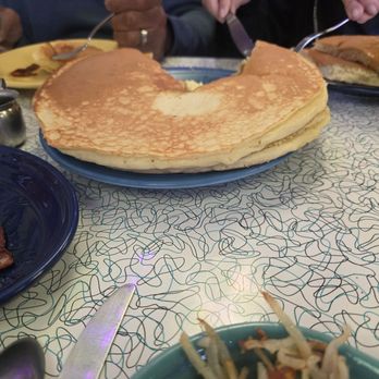 The Hartland Diner - The biggest pancake I ever seen.  Ask for extra syrup. - Diners Near Me - Hartland, Vermont