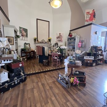 The Vintage Flip - Interior - Antiques Near Me - Lake Mills, Wisconsin The Vintage Flip - Interior - Antiques Near Me - Lake Mills, Wisconsin