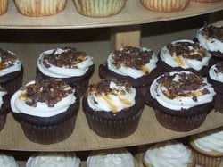 Yummy Eats Cupcakes Logo