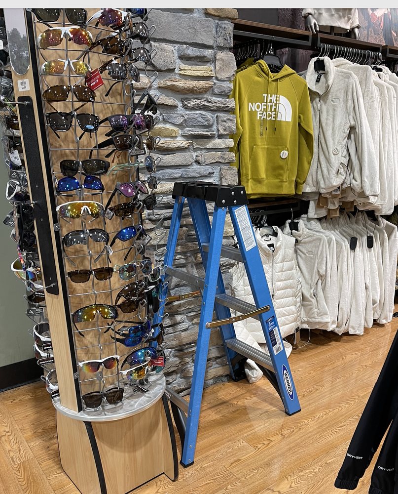 DICK’S SPORTING GOODS Updated September 2024 23 Photos & 38 Reviews One Orland Park Pl