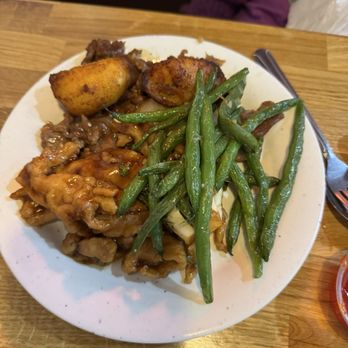 Sakura Buffet - Mixed items: green beans, chicken, fried sweet plantains, pepper steak. - Japanese Near Me - DeLand, Florida Sakura Buffet - Mixed items: green beans, chicken, fried sweet plantains, pepper steak. - Japanese Near Me - DeLand, Florida