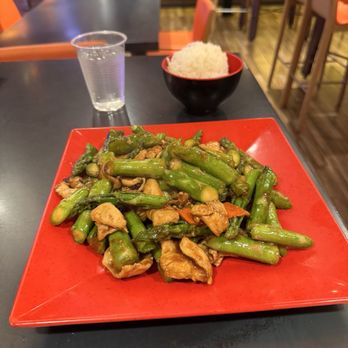 WuHu Noodle - Chicken with asparagus - Noodles Near Me - Las Vegas, Nevada WuHu Noodle - Chicken with asparagus - Noodles Near Me - Las Vegas, Nevada