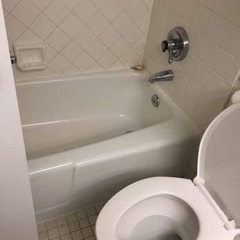 John Yancey Oceanfront Inn - Tub in the Four Seasons building - Hotels Near Me - Kill Devil Hills, North Carolina