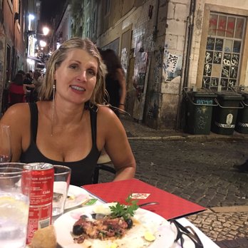Sinal Vermelho - Empty plates! - Portuguese Near Me - Lisbon, 11