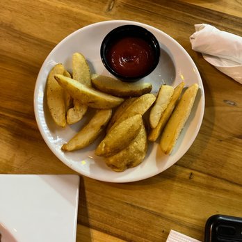 Hotties Bar & Restaurant - French Fries & Ketchup - Latin American Near Me - Carolina, Puerto Rico Hotties Bar & Restaurant - French Fries & Ketchup - Latin American Near Me - Carolina, Puerto Rico
