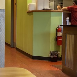 D M Prime Burgers - No masks.