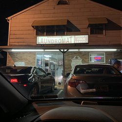 Richard's Laundromat - Sitting in the car waiting for laundry. Pretty cool !!!