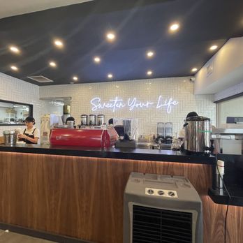 85°C Bakery Cafe-Kapolei - drink station - Coffee & Tea Near Me - Kapolei, Hawaii 85°C Bakery Cafe-Kapolei - drink station - Coffee & Tea Near Me - Kapolei, Hawaii