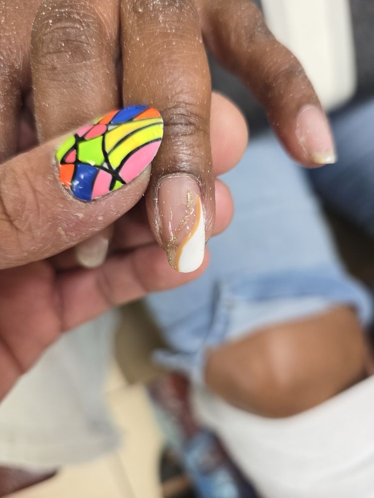 Bebe Nail Logo