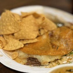 Tacos El Compa - Quesabirria with chips