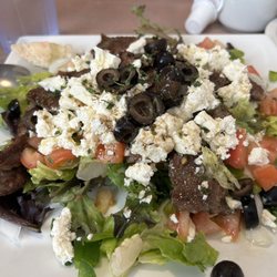 Edge Of Town Cafe - Super good gyro salad