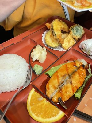 Takka Sushi Bar & Grill by null