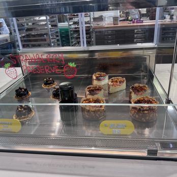 Breadbelly B12 - Amazing display of Basque cheesecake - Bakeries Near Me - San Francisco, California