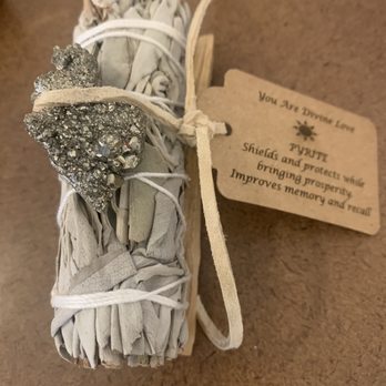 Cici 'n Tux - Sage bundle that comes with two pieces of palo santo and a crystal. Love this as a gift! - Home Decor Near Me - Glendale, California Cici 'n Tux - Sage bundle that comes with two pieces of palo santo and a crystal. Love this as a gift! - Home Decor Near Me - Glendale, California
