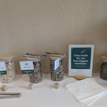 Juno Veterinary - Free treats - Veterinarians Near Me - Toronto, Ontario