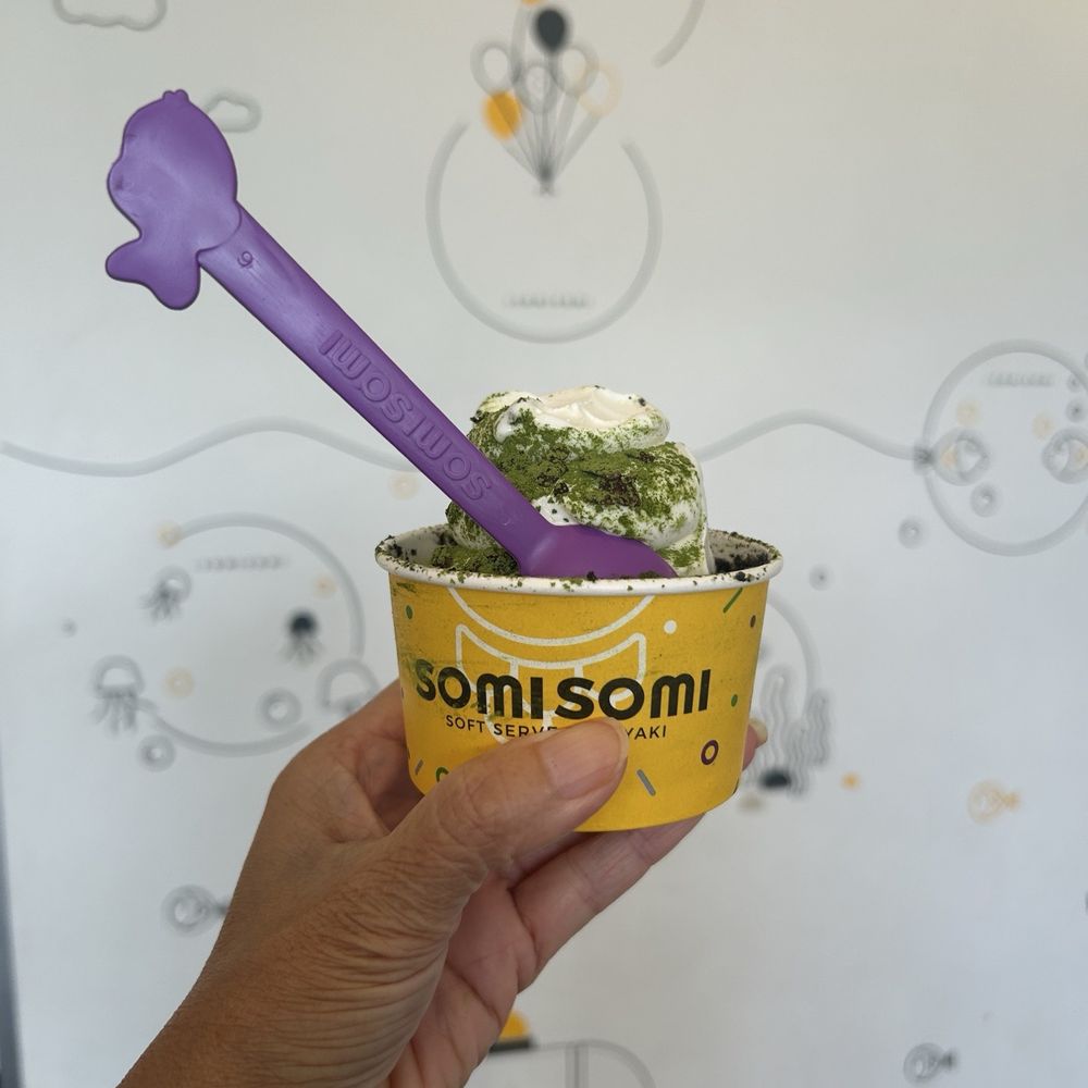 Somisomi - Soft-serve topped with generous amount of matcha - Ice Cream & Frozen Yogurt Near Me - Irvine, California Somisomi - Soft-serve topped with generous amount of matcha - Ice Cream & Frozen Yogurt Near Me - Irvine, California
