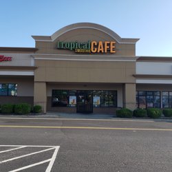 Tropical Smoothie Cafe - Front of the place