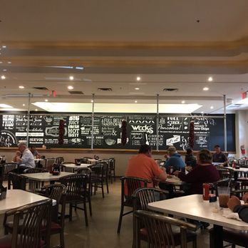 Weck's - Decor and late lunchtime crowd - American Near Me - Farmington, New Mexico