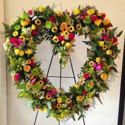 Raw Flower Design - Sympathy Heart on standing easel : In Loving Memory