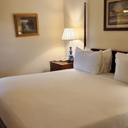 The Bellmoor Inn & Spa - Our room. king bed