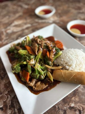 Chen’s Family Dish Six Wok & Bar by null