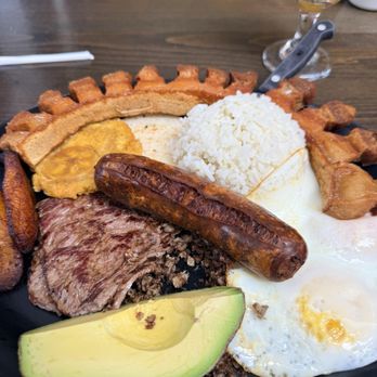 El Parche Colombiano Restaurant - Bandeja Paisa - Colombian Near Me - Seattle, Washington