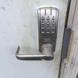 Teak's Lock Service - electronic lock for commercial building