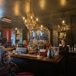 The Village Anchor - Decor