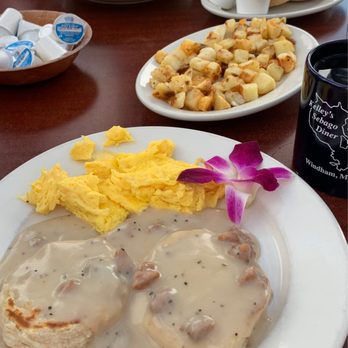 Kelley's Sebago Diner - Biscuits and gravy - Breakfast & Brunch Near Me - Windham, Maine