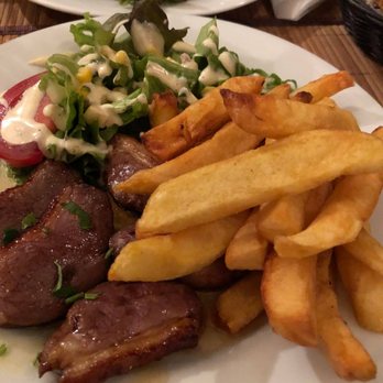 Chez Clara - Duck breast with a honey pan sauce - Brasseries Near Me - Paris, 75