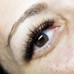 The Beauty Experts - Volume. Each natural lash has 6 extensions to creat extra volume and softness.